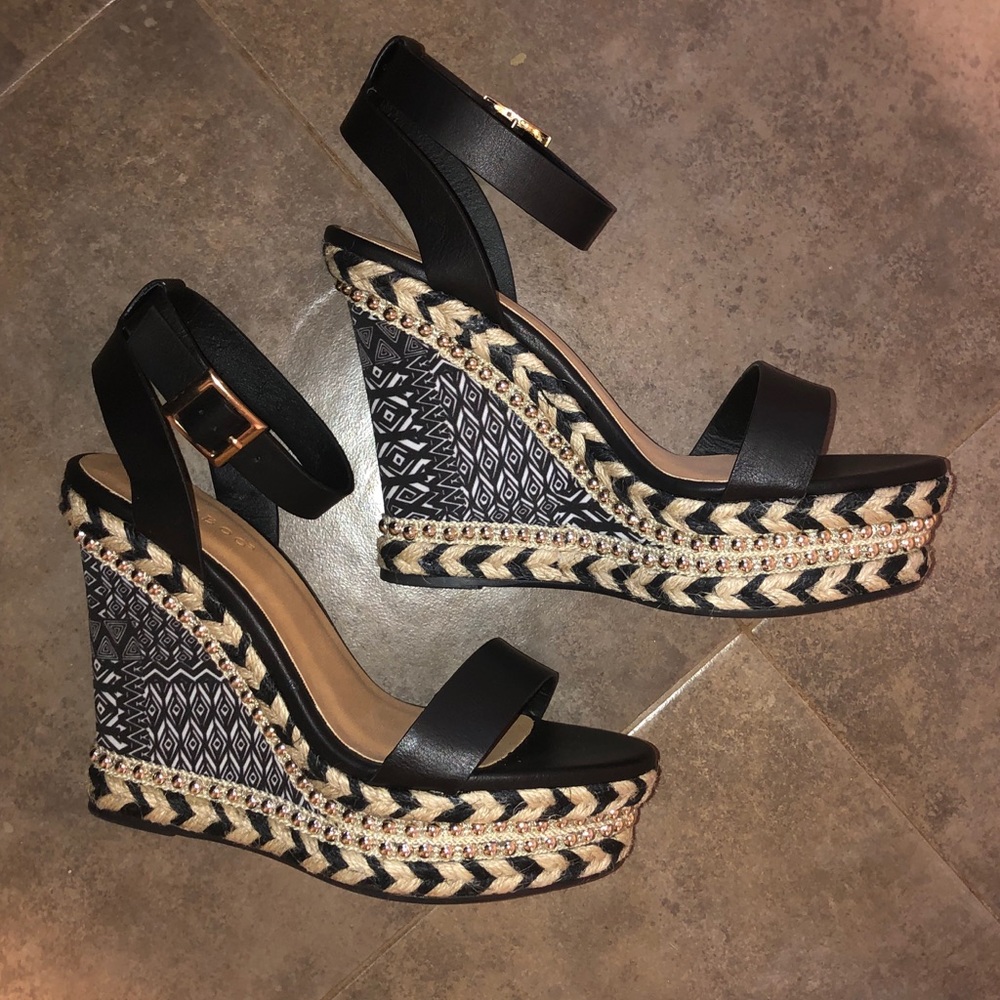 Black sandal wedges.